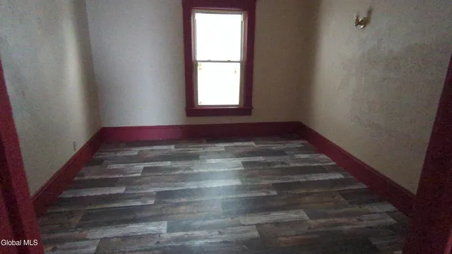 $1,400 | 75 Park Street, Gloversville, NY 12078