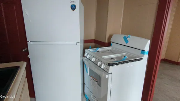 $1,400 | 75 Park Street, Gloversville, NY 12078