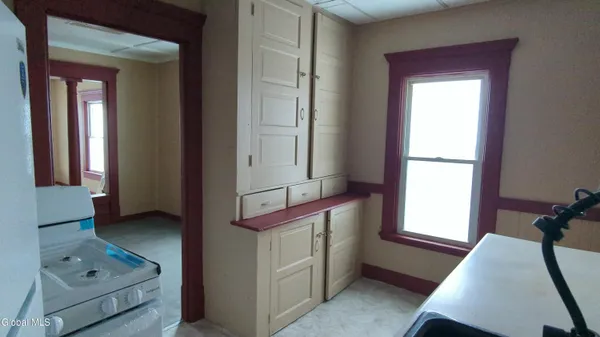 $1,400 | 75 Park Street, Gloversville, NY 12078