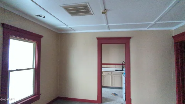 $1,400 | 75 Park Street, Gloversville, NY 12078