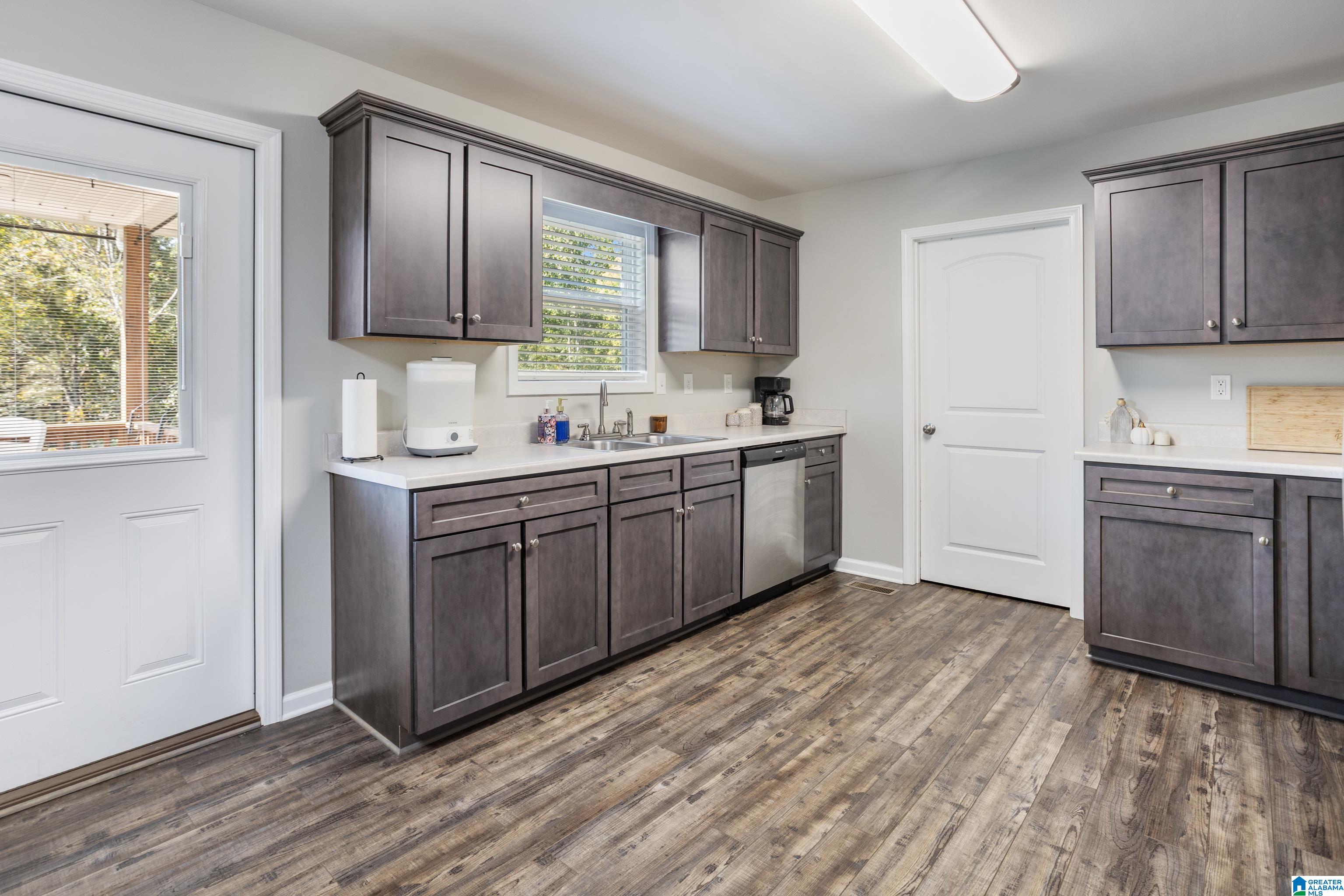 802 Holt Circle Hayden, AL 35079 - Photo 8 of 39