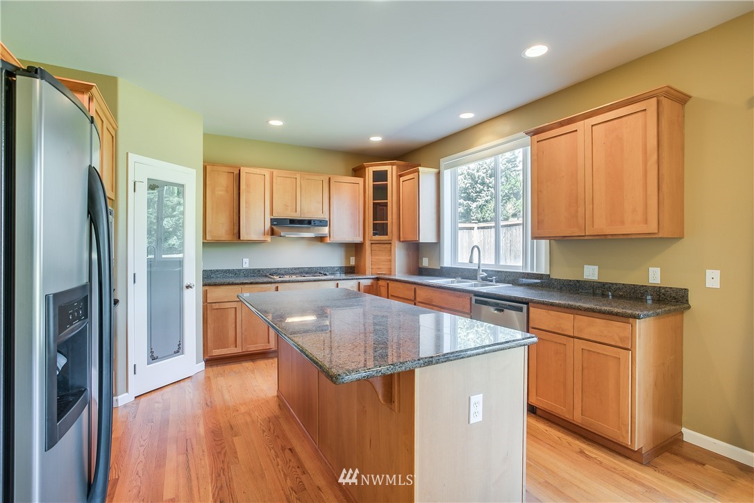 406 Orcas Place Northeast Renton, WA 98059 - Photo 4 of 23