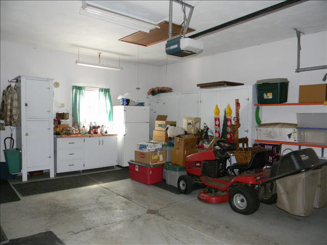 3757 West Erie Road Temperance, MI 48182 - Photo 10 of 12 20394825-9.JPG