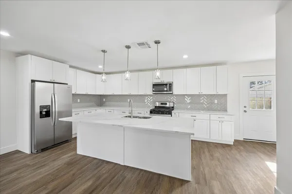 $379,000 | 1337 South Circle Street, Sealy, TX 77474