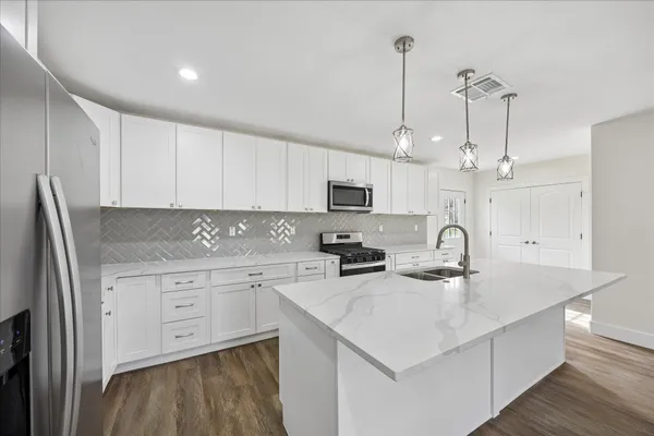 $379,000 | 1337 South Circle Street, Sealy, TX 77474