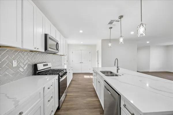 $379,000 | 1337 South Circle Street, Sealy, TX 77474