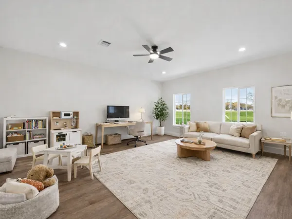 $379,000 | 1337 South Circle Street, Sealy, TX 77474