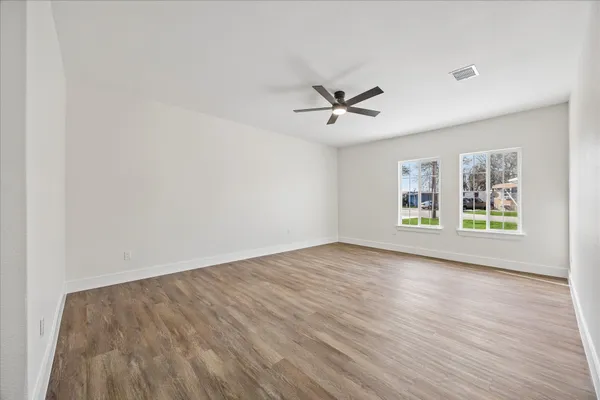 $379,000 | 1337 South Circle Street, Sealy, TX 77474