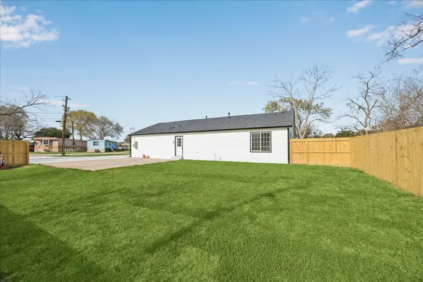 $379,000 | 1337 South Circle Street, Sealy, TX 77474