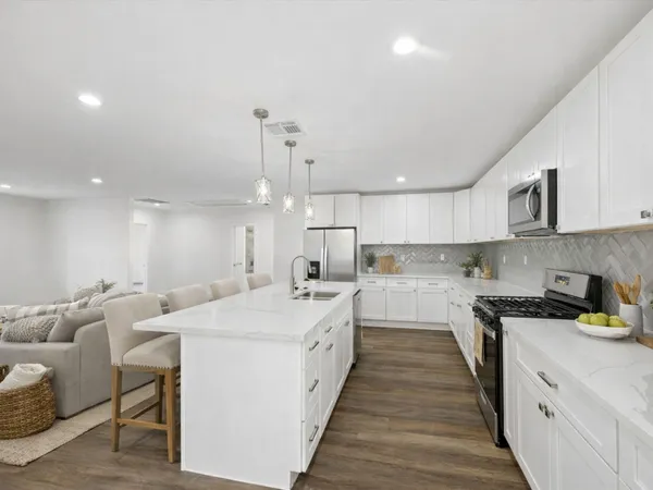 $379,000 | 1337 South Circle Street, Sealy, TX 77474