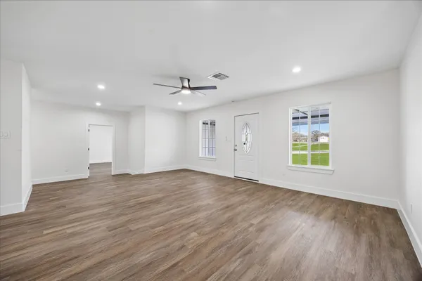 $379,000 | 1337 South Circle Street, Sealy, TX 77474