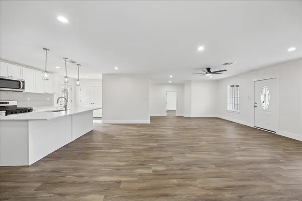 $379,000 | 1337 South Circle Street, Sealy, TX 77474