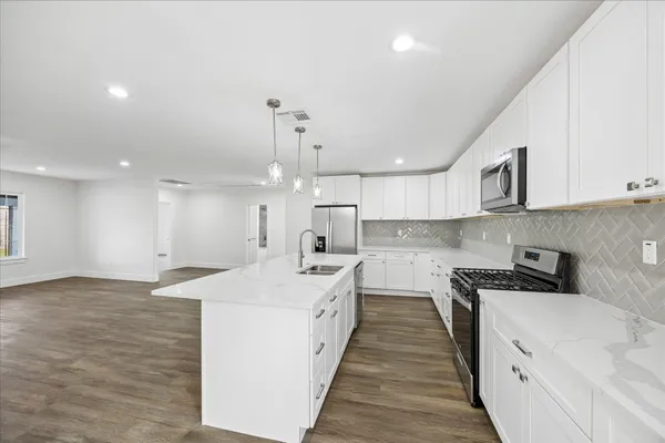 $379,000 | 1337 South Circle Street, Sealy, TX 77474