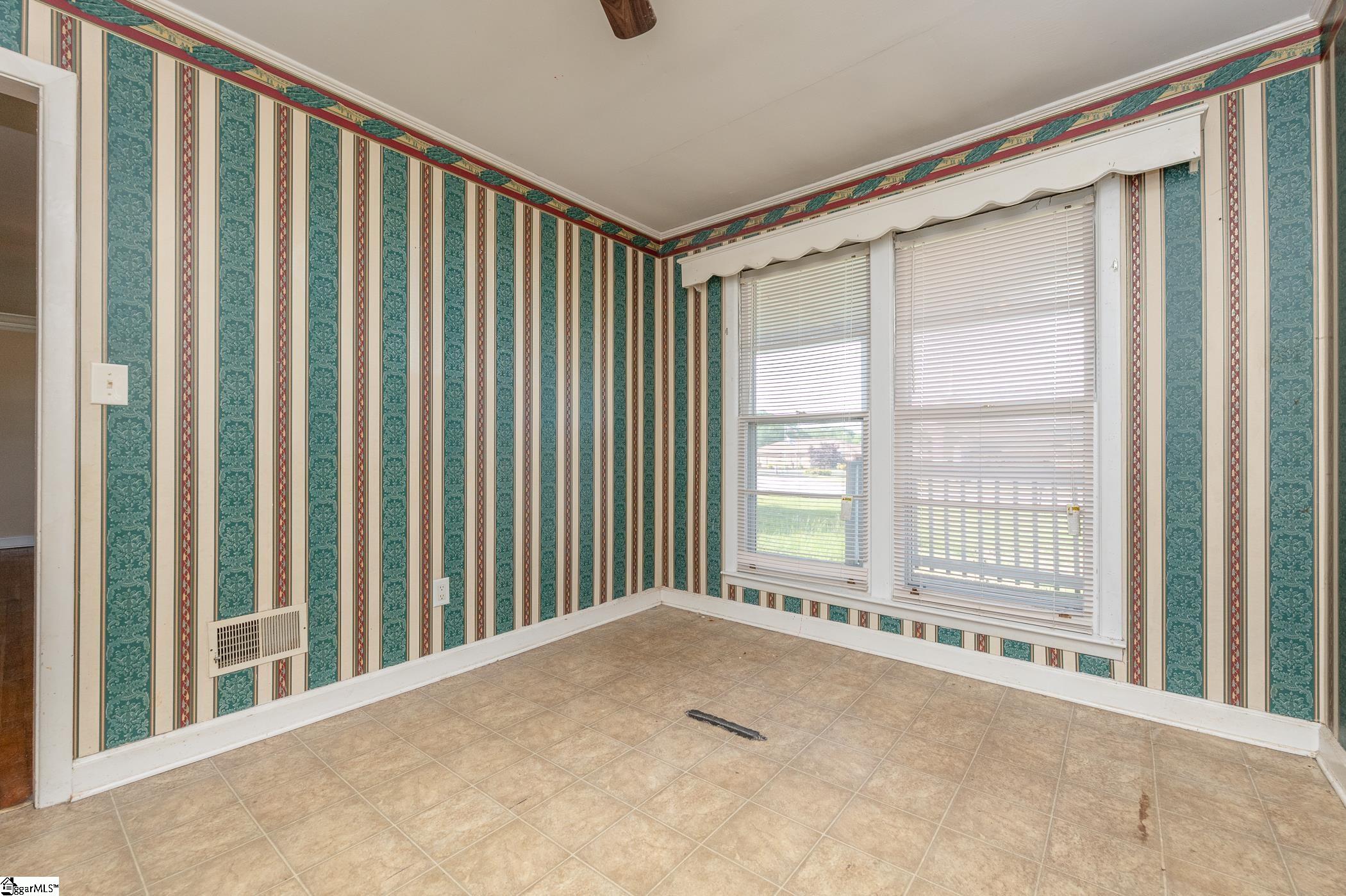 1409 West Parker Road Greenville, SC 29617 - Photo 7 of 29