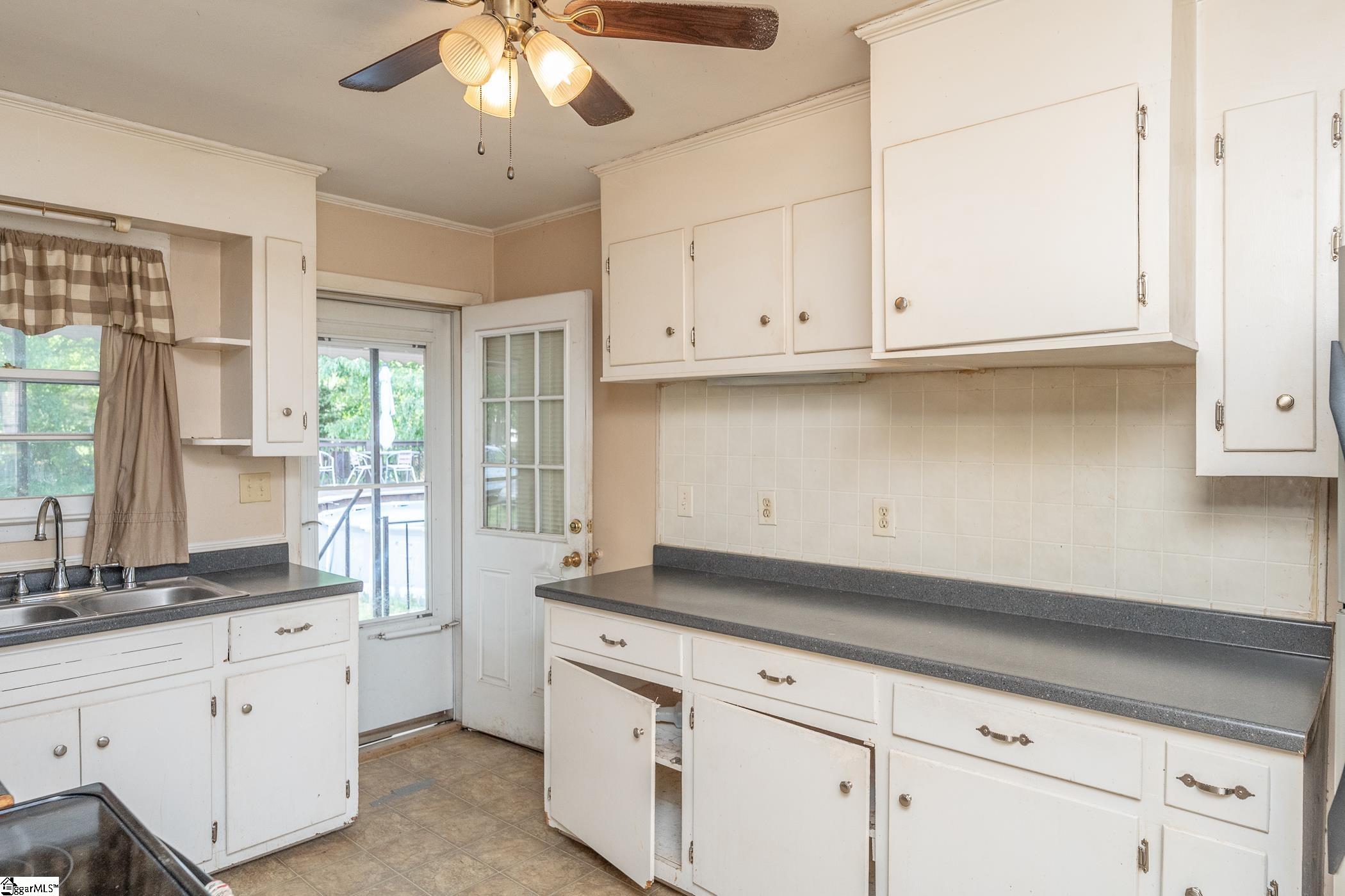 1409 West Parker Road Greenville, SC 29617 - Photo 9 of 29