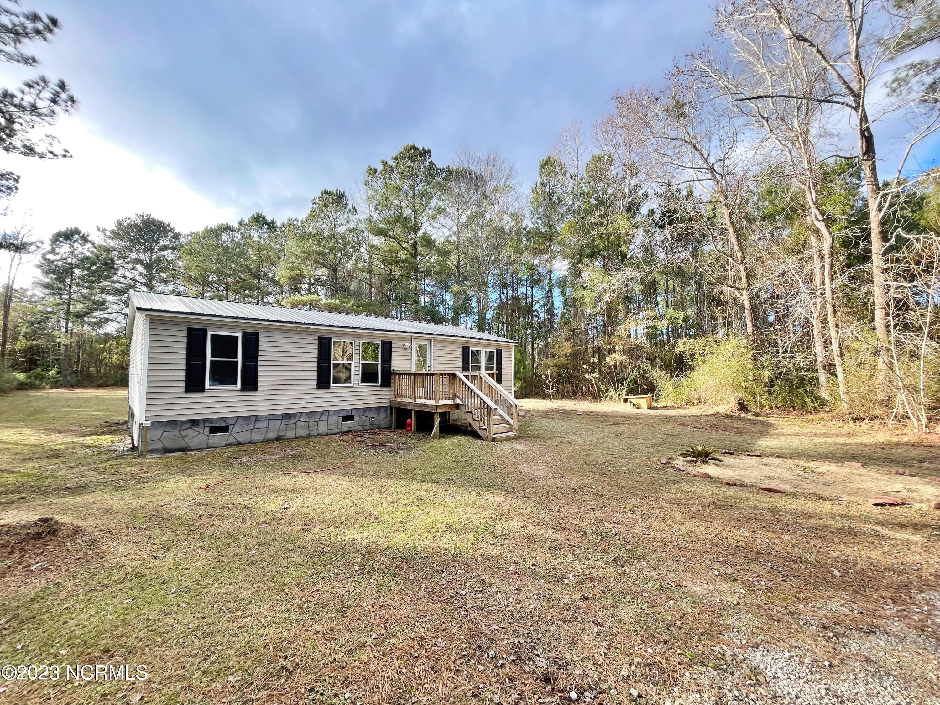 174 West Fisher Road New Bern, NC 28562 - Photo 25 of 28 FRONT SIDE ANGLE