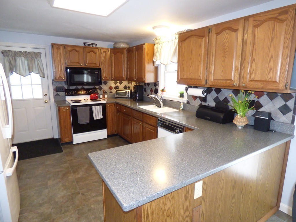 44 Indian Ridge Road Leominster, MA 01453 - Photo 8 of 30 Gallery Image 8