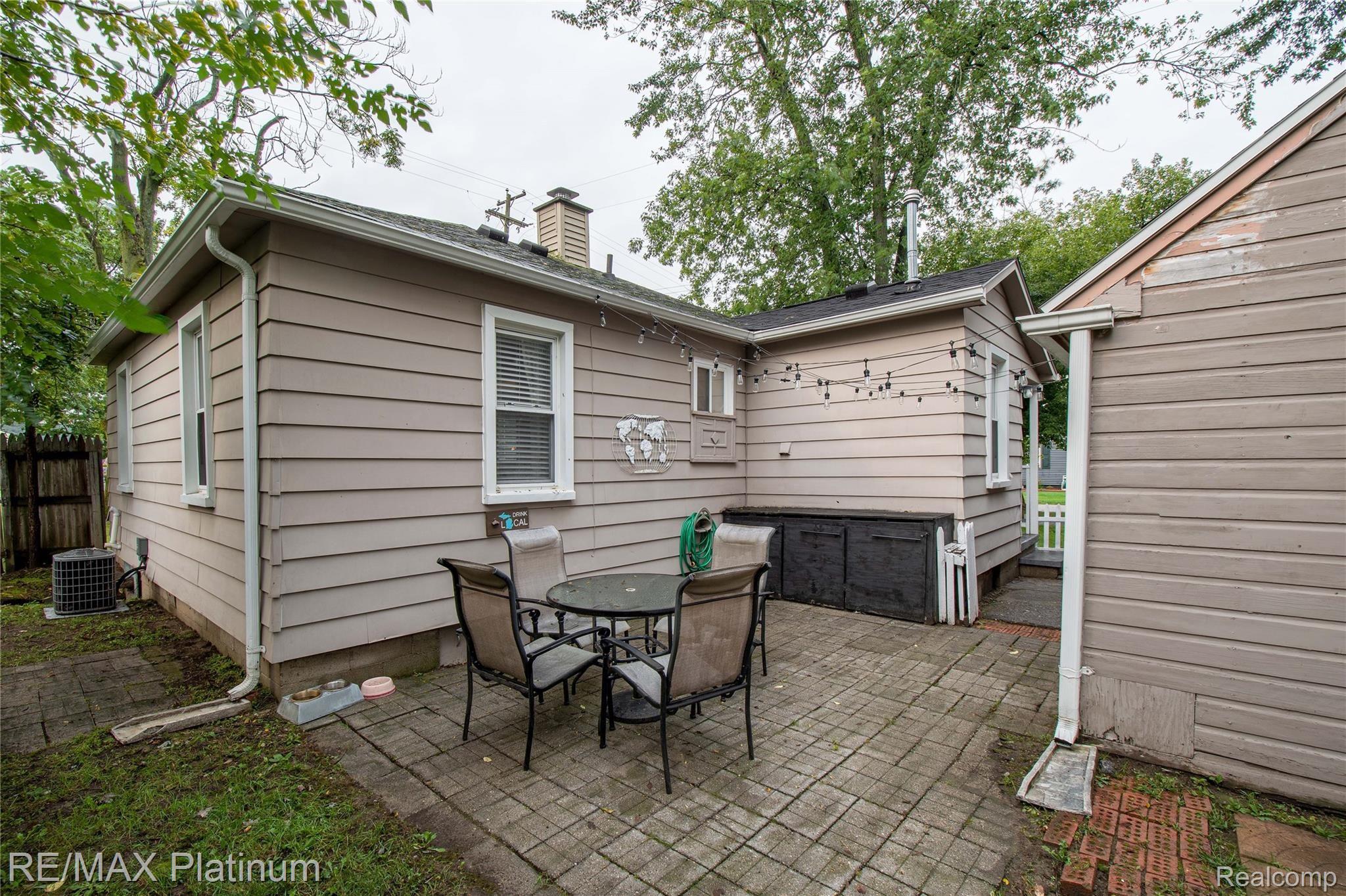 612 North Road Fenton, MI 48430 - Photo 7 of 27 612 North Rd HDR MLS9.jpg