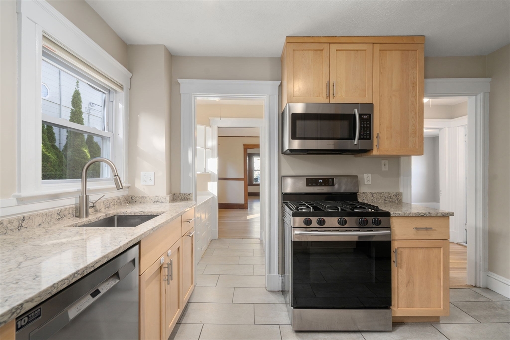133 Hillside Road Watertown, MA 02472 - Photo 8 of 40 Gallery Image 8