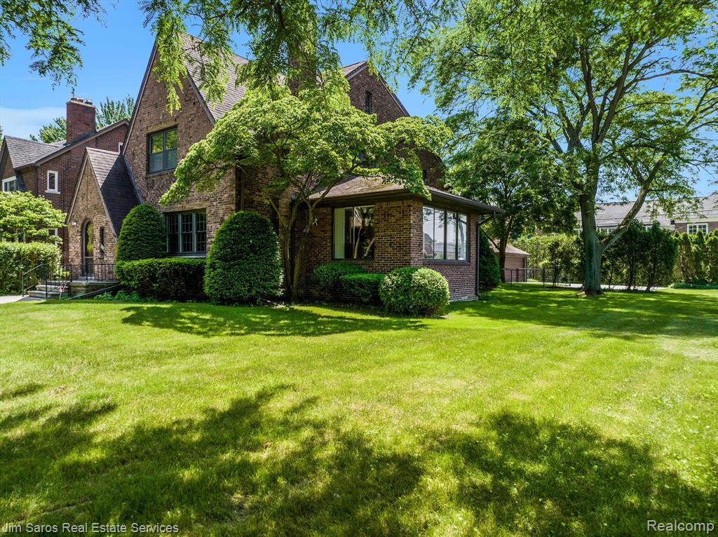 607 Neff Road Grosse Pointe, MI 48230 - Photo 3 of 23