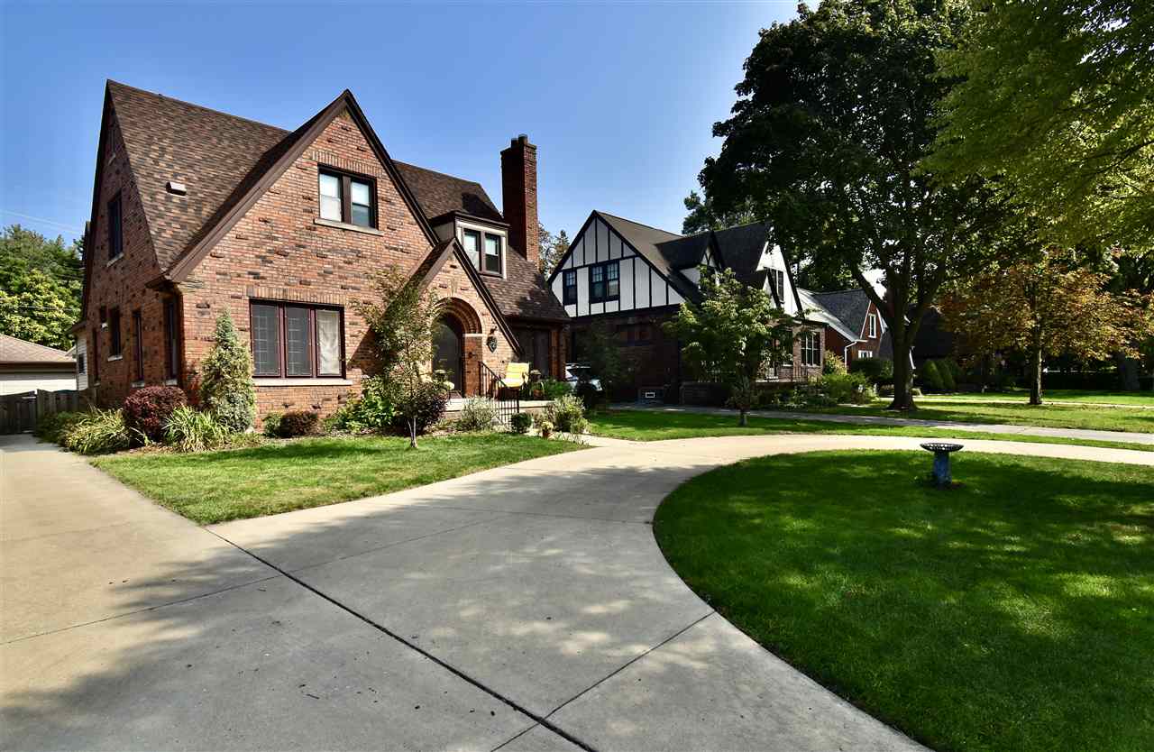 826 Barrington Road Grosse Pointe, MI 48230 - Photo 31 of 31 50024897-30.JPG