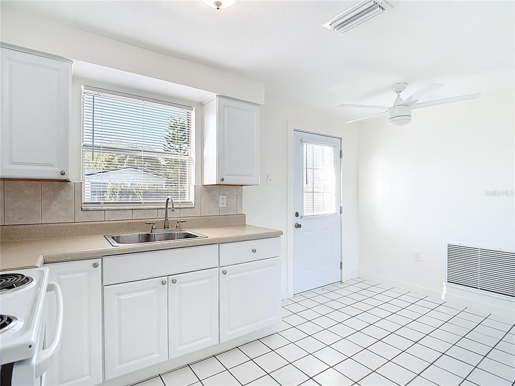 6312 Limerick Avenue New Port Richey, FL 34653 - Photo 12 of 33