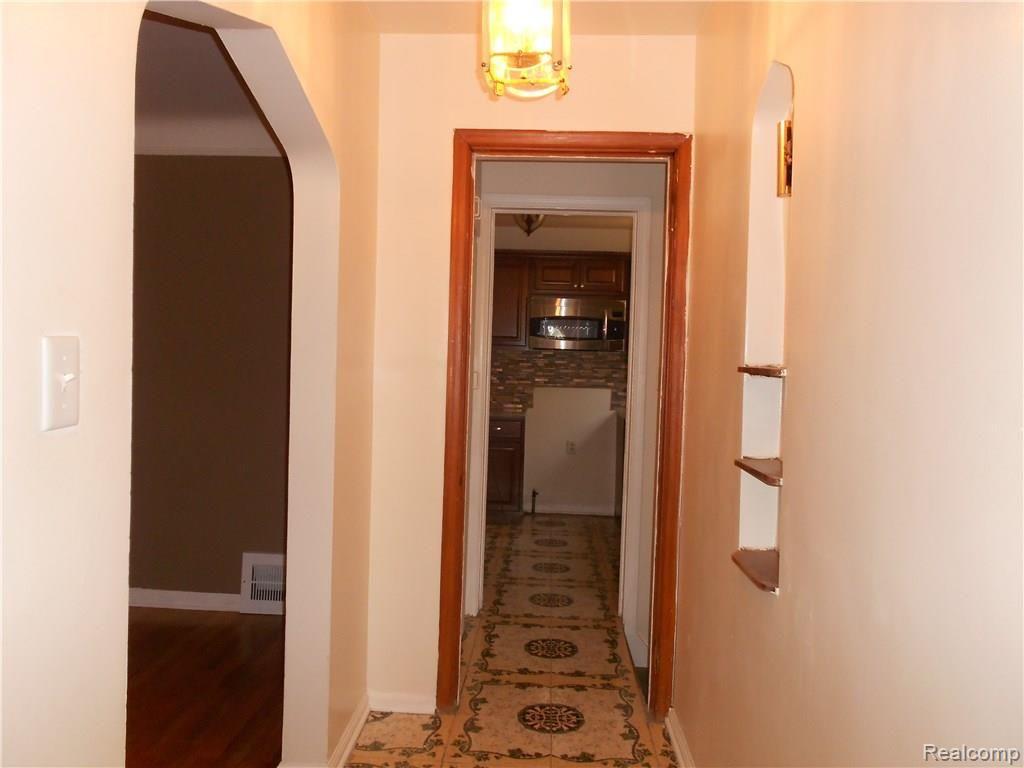 7733 Miller Road Dearborn, MI 48126 - Photo 7 of 45