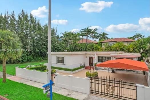 4144 Alton Road Miami Beach, FL 33140 - Photo 36 of 49 a balcony with an outdoor space