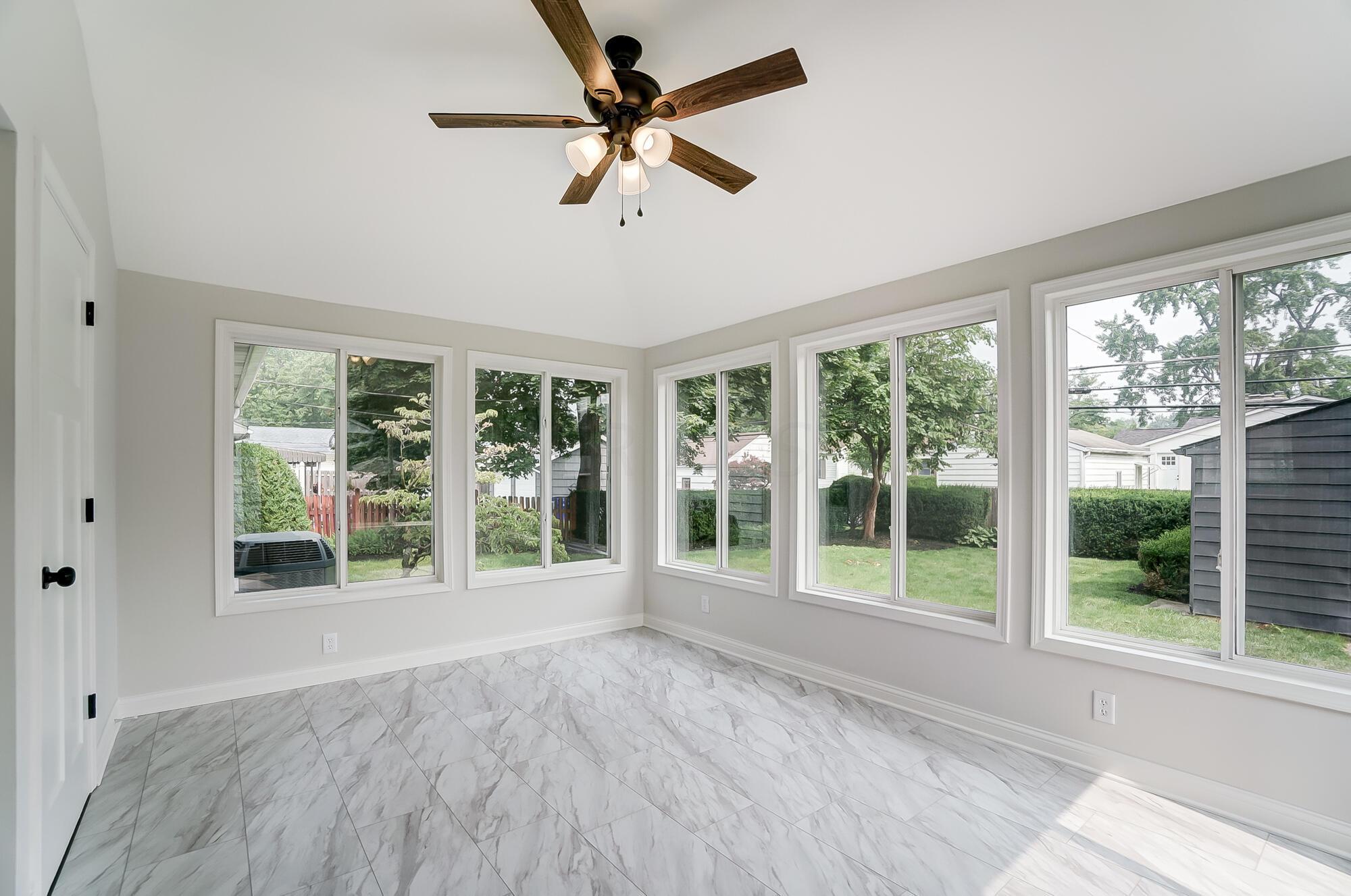 2166 Edgevale Road Columbus, OH 43221 - Photo 9 of 34 012