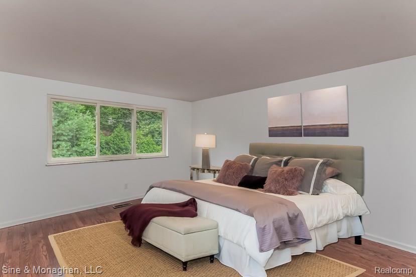 845 Cook Road Grosse Pointe, MI 48236 - Photo 24 of 48 025-Staged_Master_Bedroom-2364563-mls.jpg