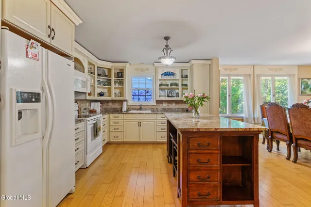 $475,000 | 122 Marlboro Road, Bethlehem, NY 12054