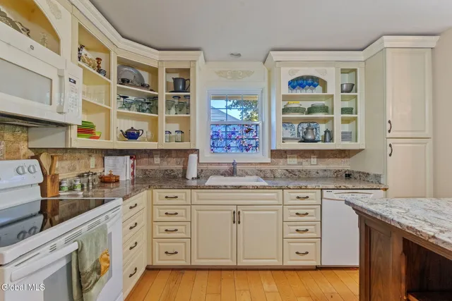 $475,000 | 122 Marlboro Road, Bethlehem, NY 12054