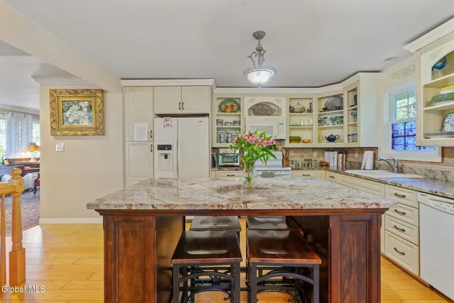 $475,000 | 122 Marlboro Road, Bethlehem, NY 12054