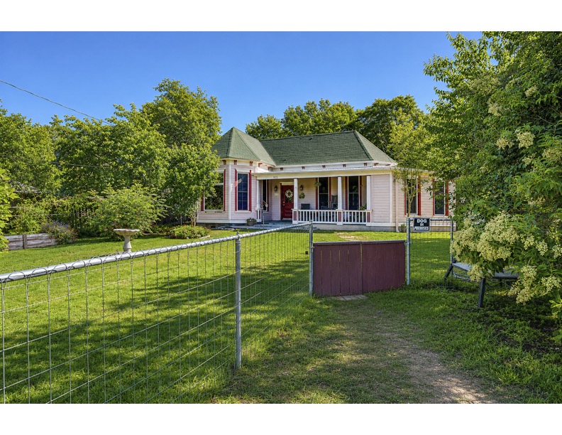 905 Walnut Street Georgetown, TX 78626 - Photo 1 of 34
