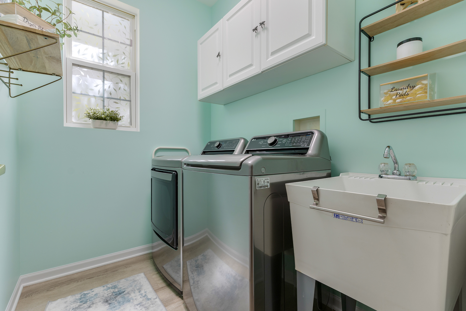 13517 Hemlock Road Huntley, IL 60142 - Photo 12 of 22 a utility room with dryer and washer
