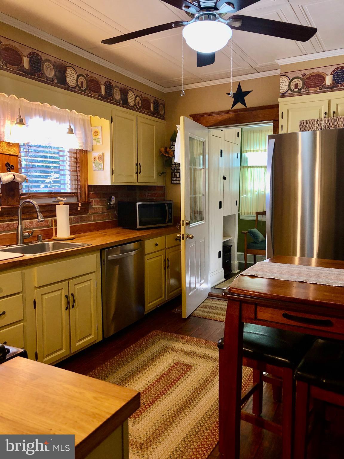 4425 Raspe Avenue Baltimore, MD 21206 - Photo 15 of 33 Kitchen with stainless appliances and table space