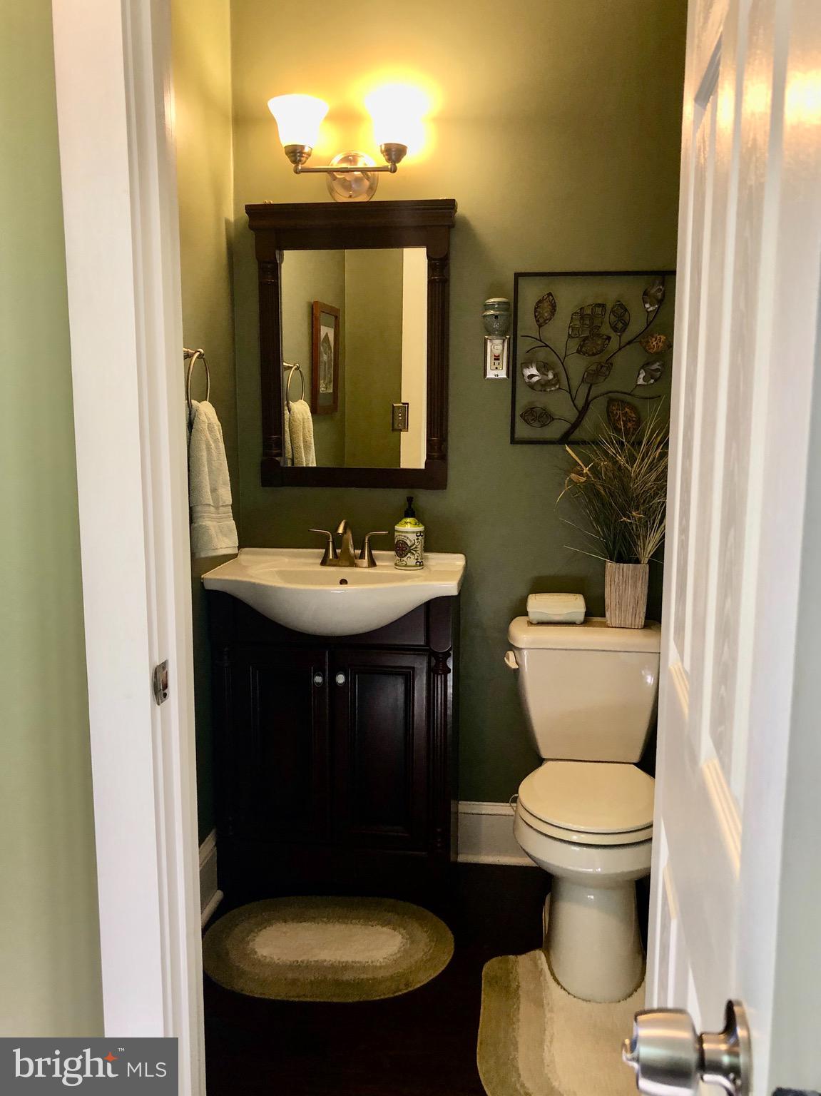 4425 Raspe Avenue Baltimore, MD 21206 - Photo 17 of 33 Main floor powder room
