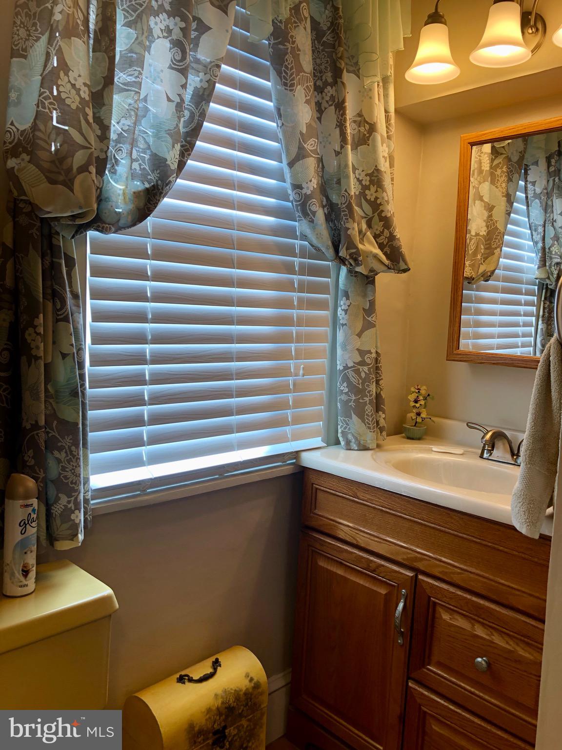 4425 Raspe Avenue Baltimore, MD 21206 - Photo 25 of 33 Upper level bathroom