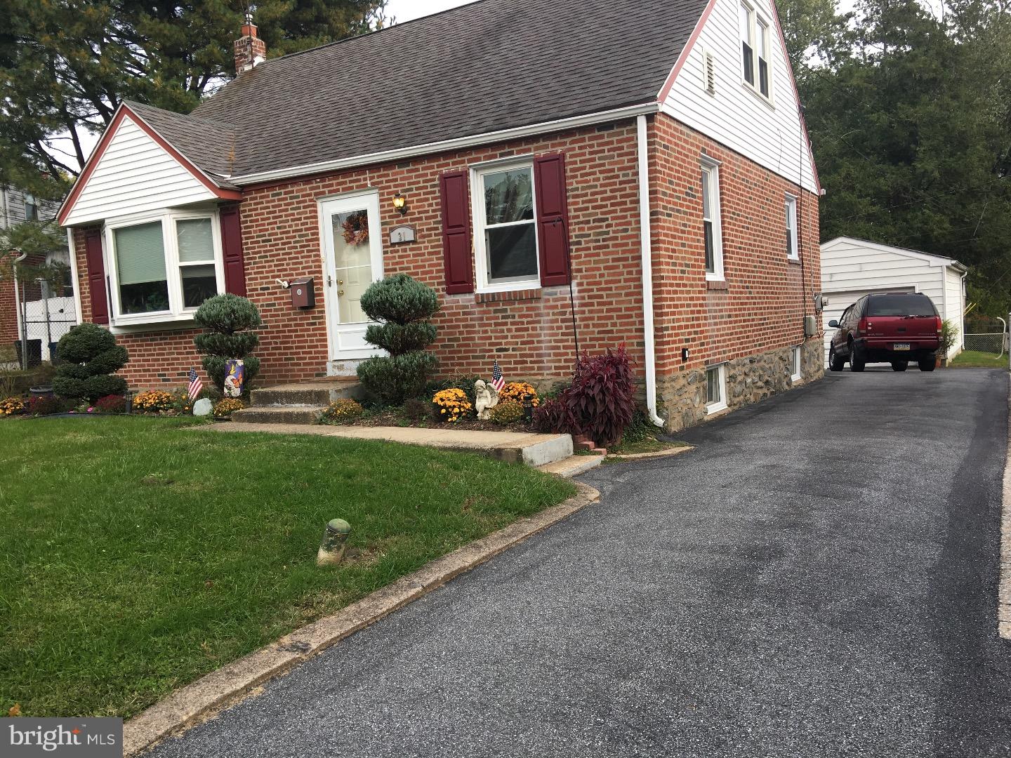 31 South Malin Road Broomall, PA 19008 - Photo 2 of 17 Gallery Image 2