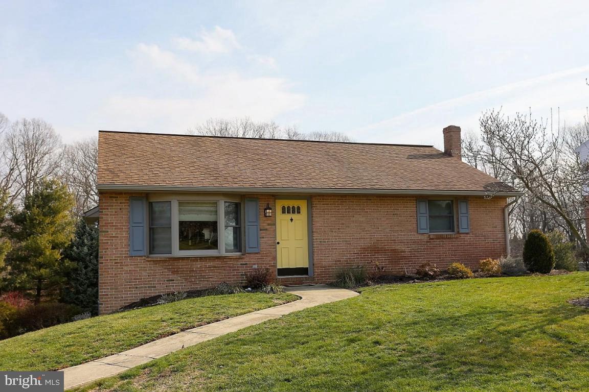847 Cindy Lane Lititz, PA 17543 - Photo 2 of 26 Gallery Image 2