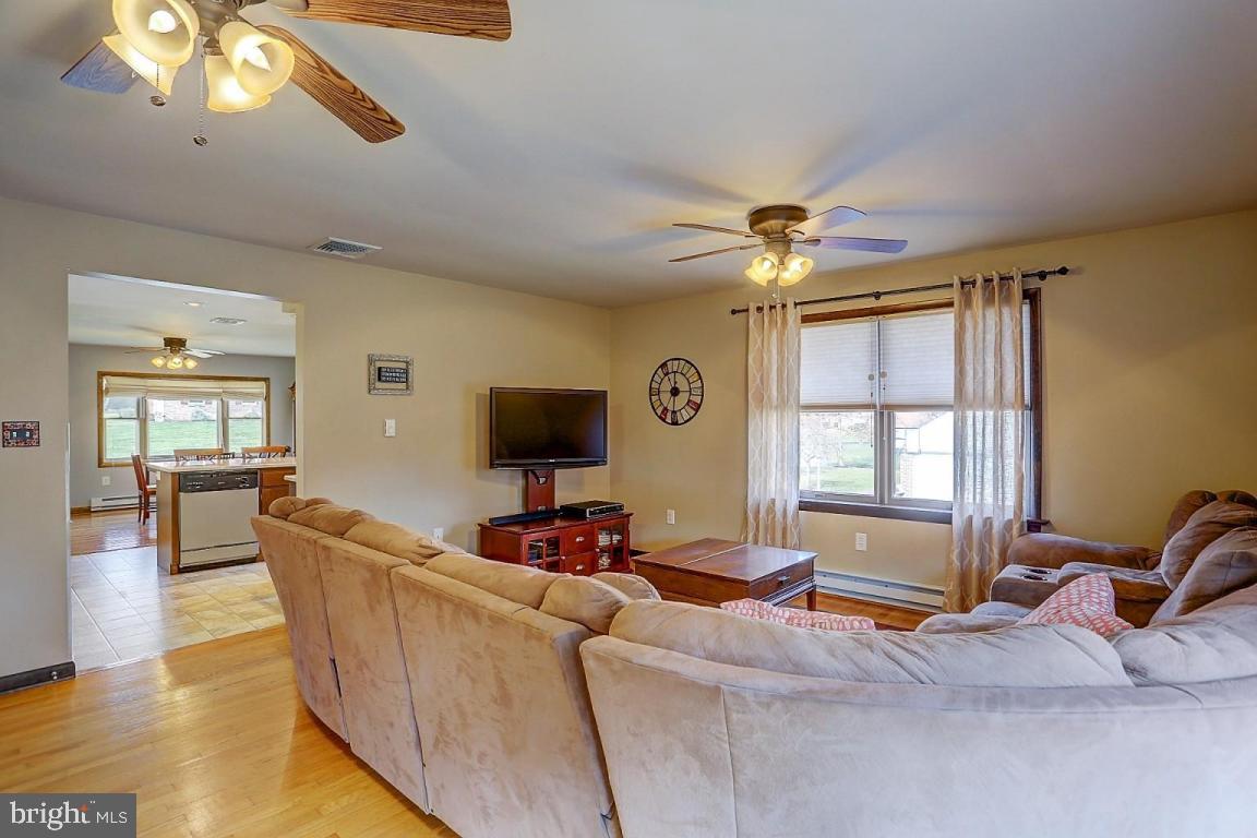 847 Cindy Lane Lititz, PA 17543 - Photo 4 of 26 Gallery Image 4