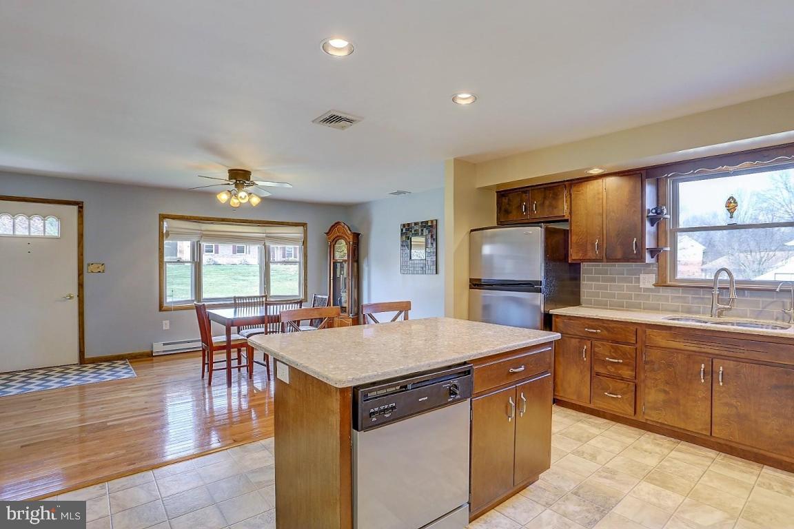847 Cindy Lane Lititz, PA 17543 - Photo 8 of 26 Gallery Image 8