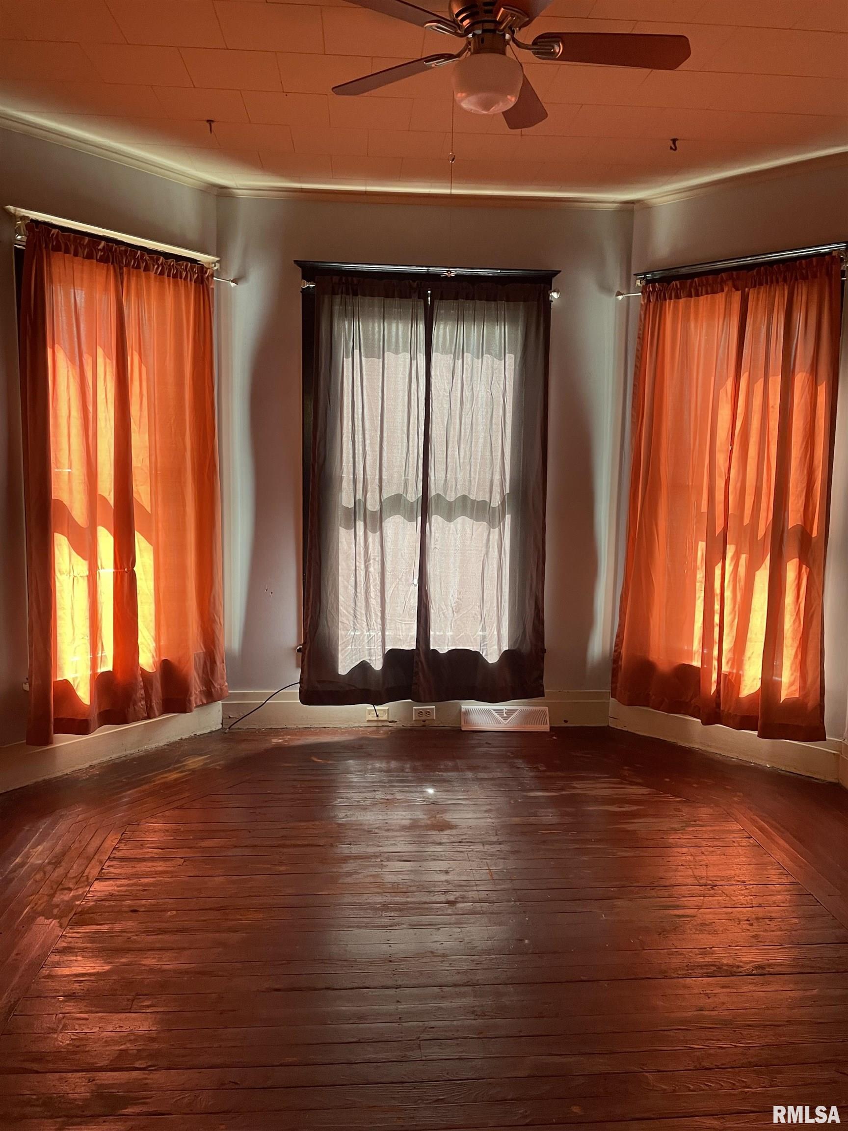 815 South 6th Street Clinton, IA 52732 - Photo 13 of 17