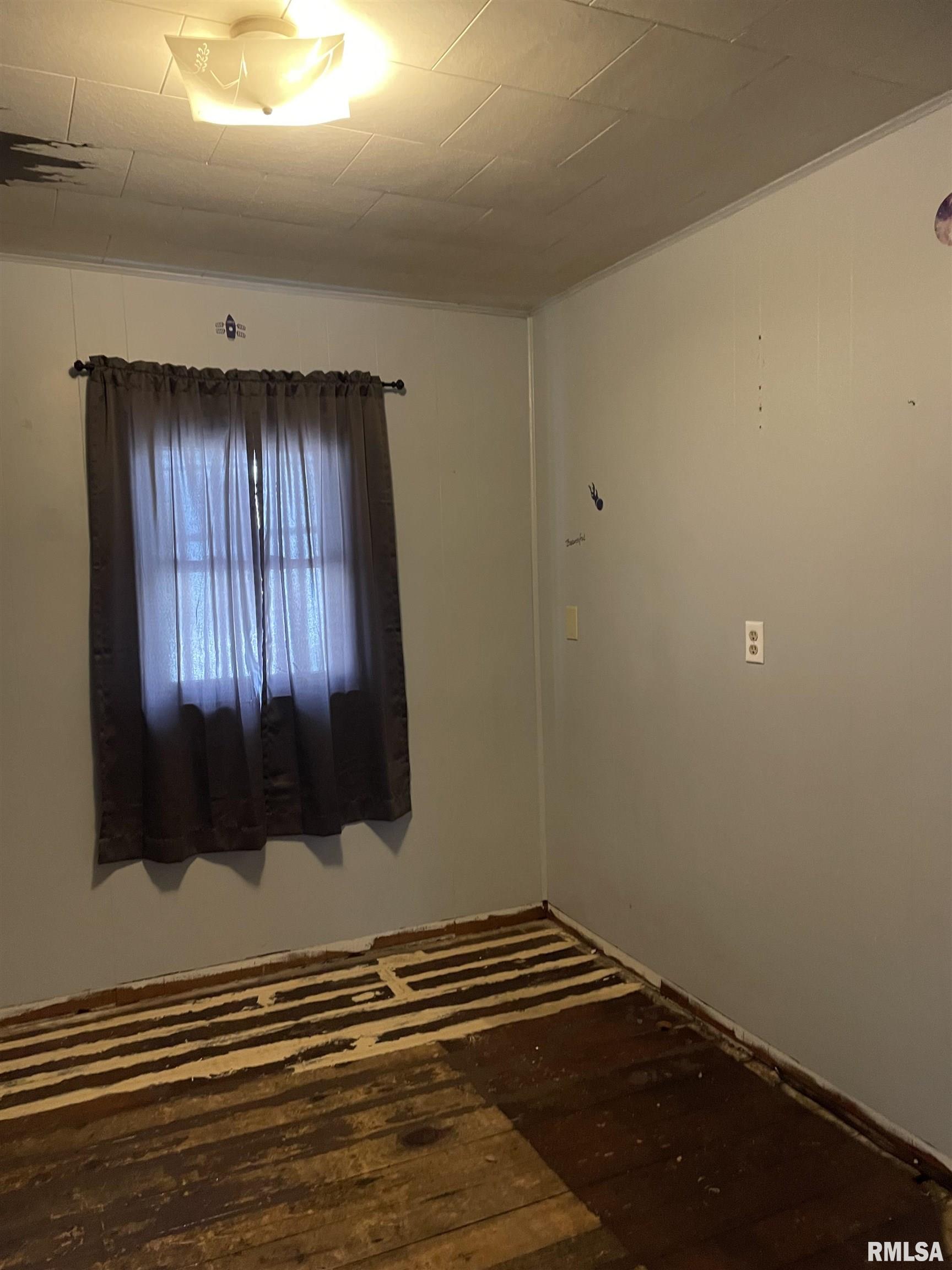 815 South 6th Street Clinton, IA 52732 - Photo 14 of 17