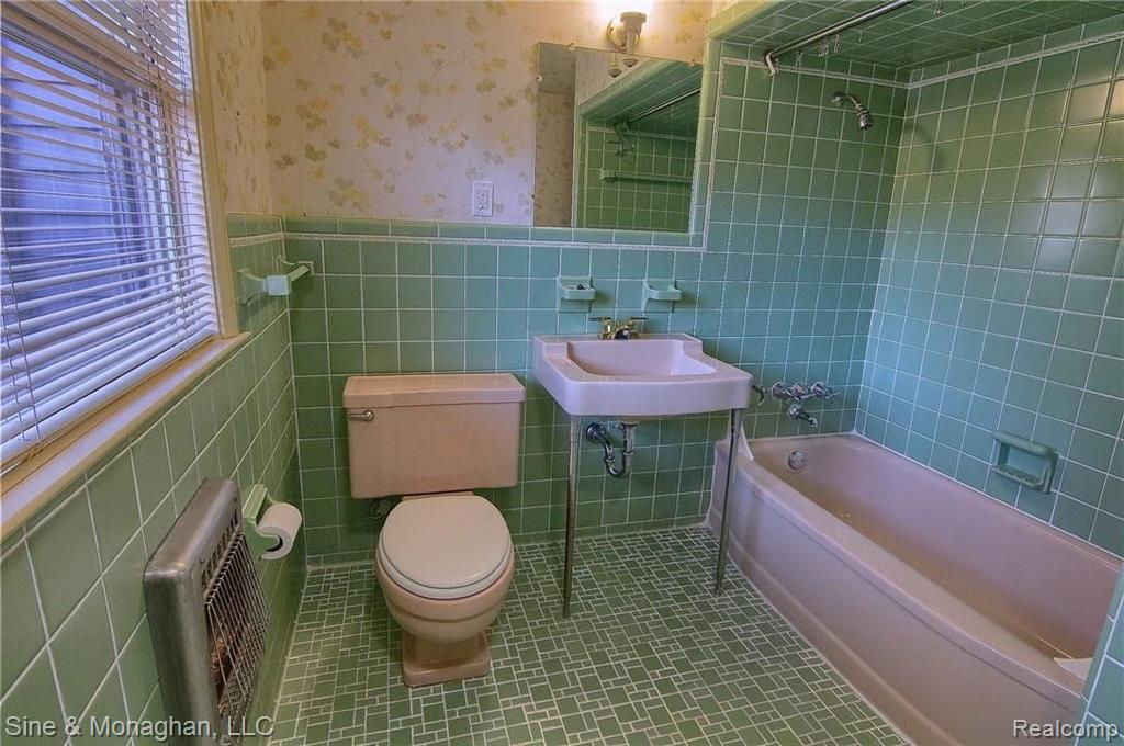 150 Lewiston Road Grosse Pointe Farms, MI 48236 - Photo 18 of 37