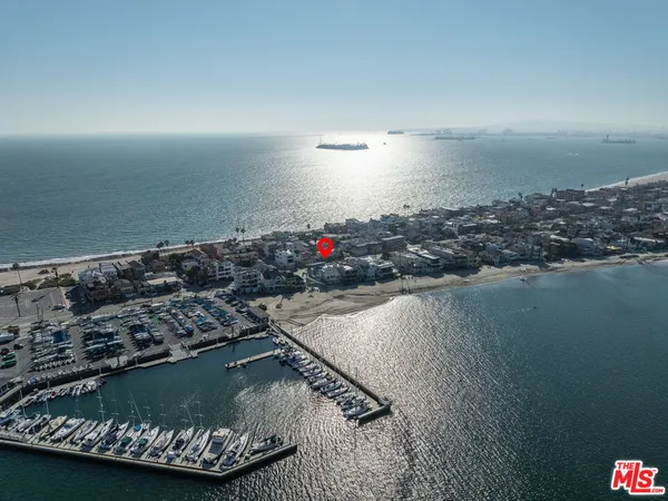 $2,999 | 6821 East Ocean Boulevard, Unit 1/2, Long Beach, CA 90803