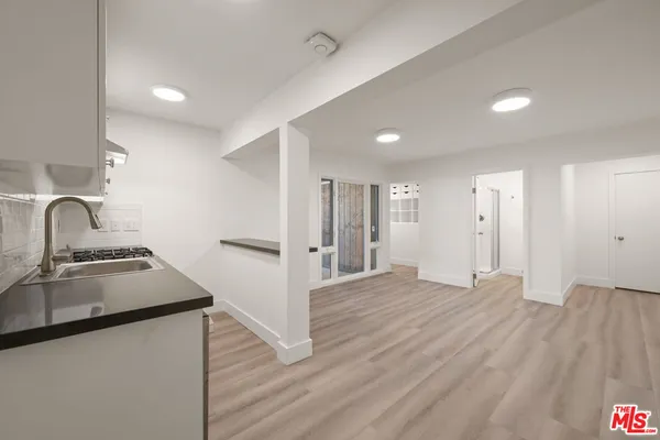 $2,999 | 6821 East Ocean Boulevard, Unit 1/2, Long Beach, CA 90803