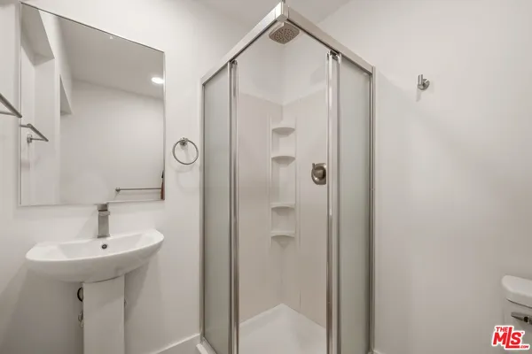 $2,999 | 6821 East Ocean Boulevard, Unit 1/2, Long Beach, CA 90803