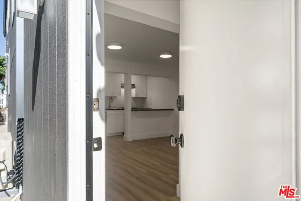 $2,999 | 6821 East Ocean Boulevard, Unit 1/2, Long Beach, CA 90803