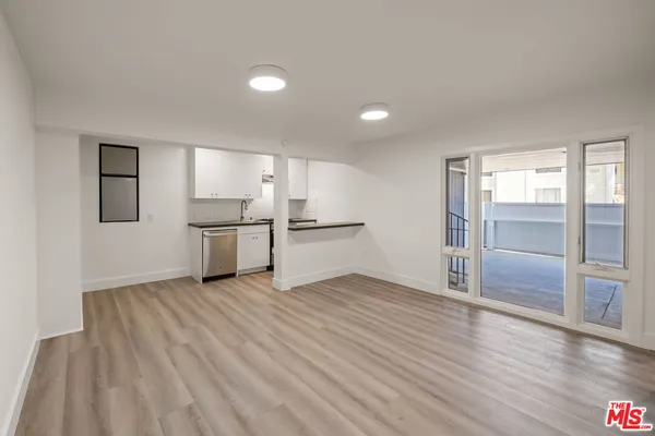 $2,999 | 6821 East Ocean Boulevard, Unit 1/2, Long Beach, CA 90803